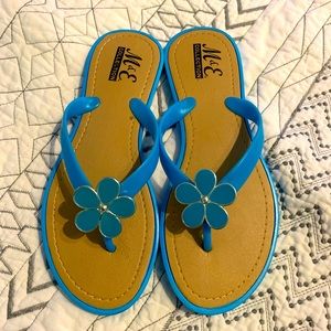 Cute barely worn flip flops